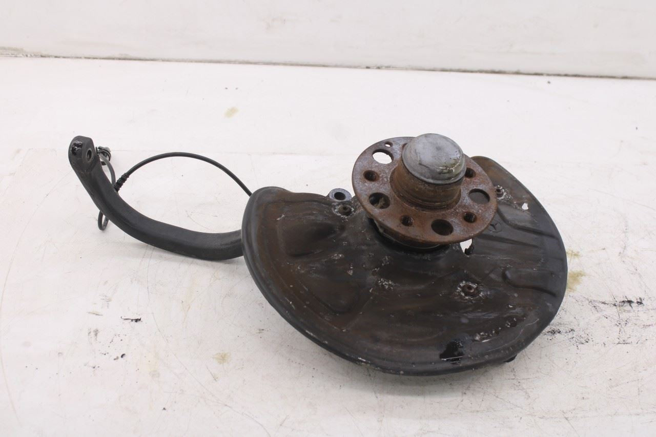 2003-2006 Mercedes-Benz E500 Front Left Side Spindle Knuckle Hub 211-330-64-205