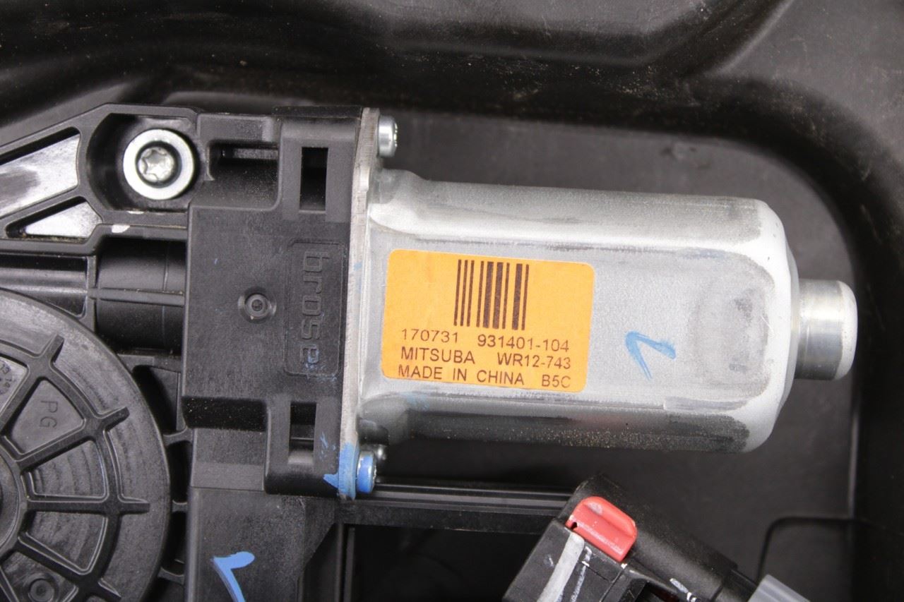 14-23 Jeep Cherokee Limited Front Right Door Window Regulator w/ Carrier w Motor - Alshned Auto Parts