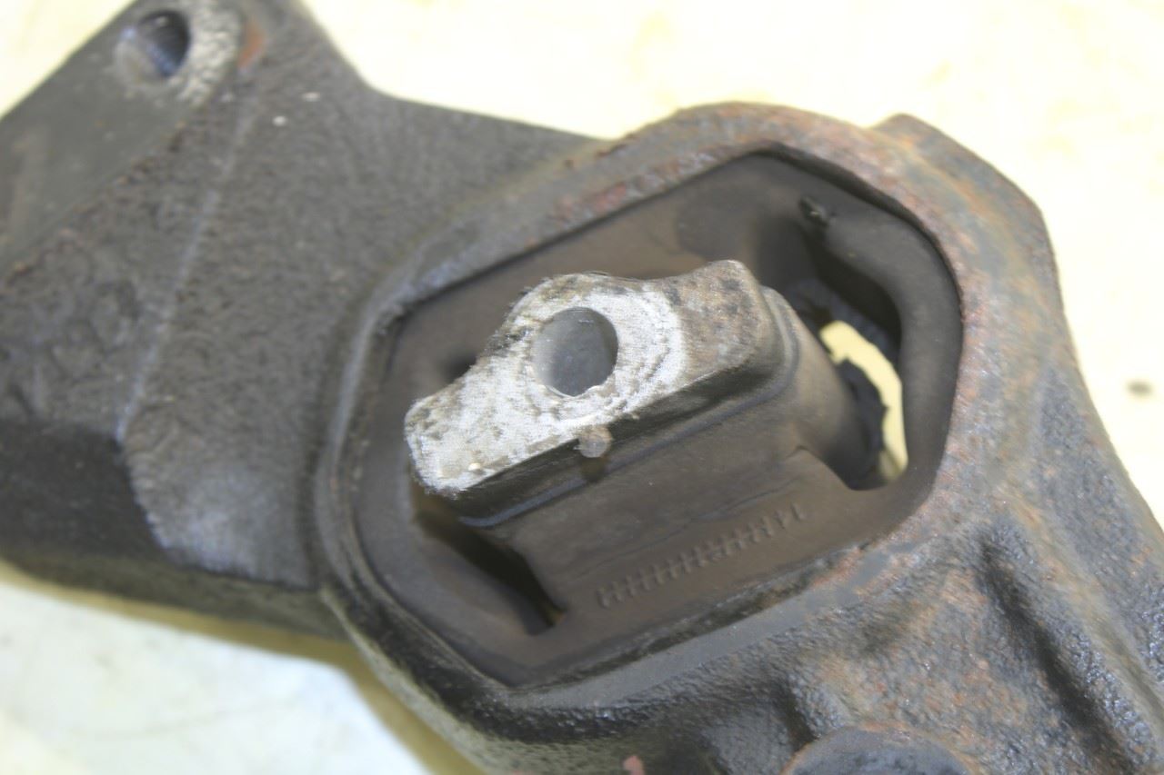 2011-2018 Ram 1500 Crew Cab Laramie 5.7L 4WD Right Side Engine Mount Insulator - Alshned Auto Parts