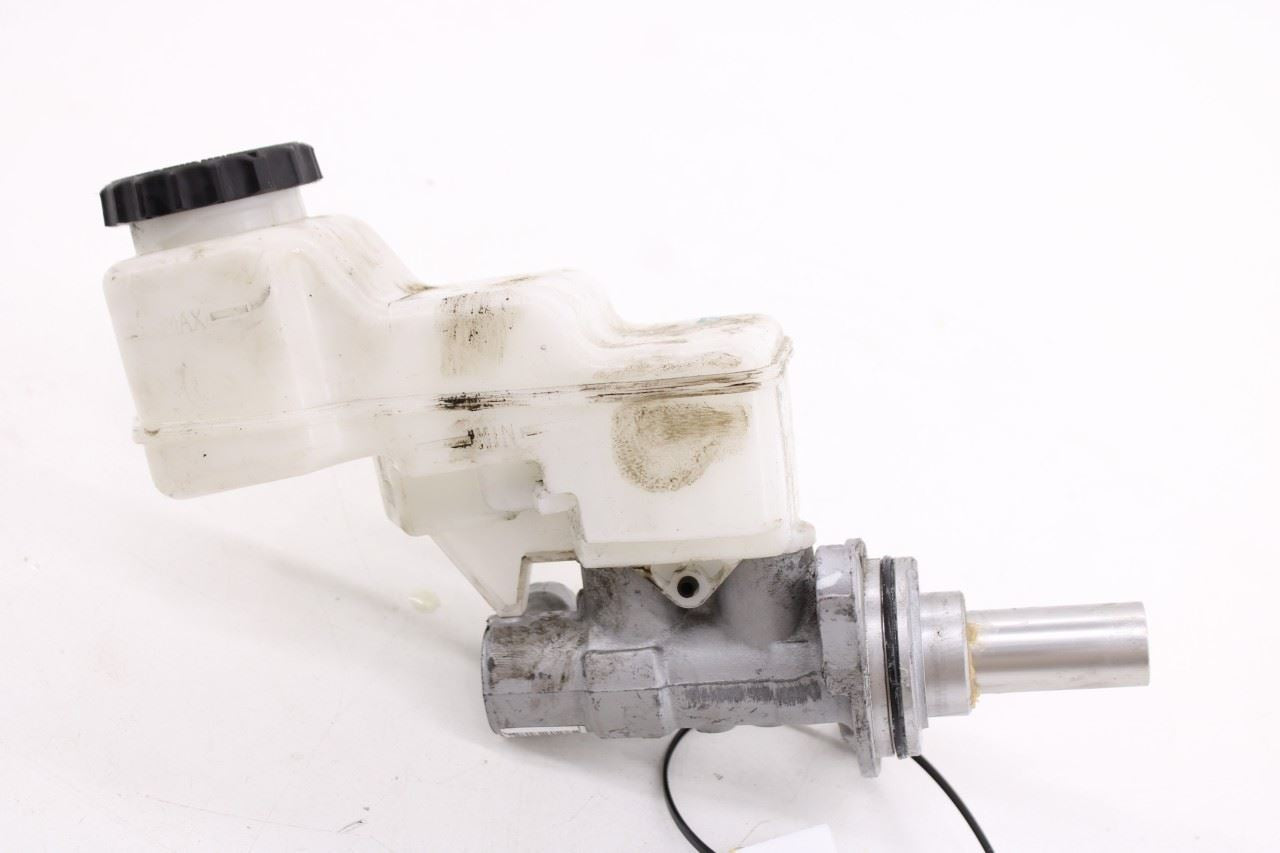 2019-2024 Toyota Corolla LE 2.0L Brake Master Cylinder w/ Reservoir 47201-02860 9