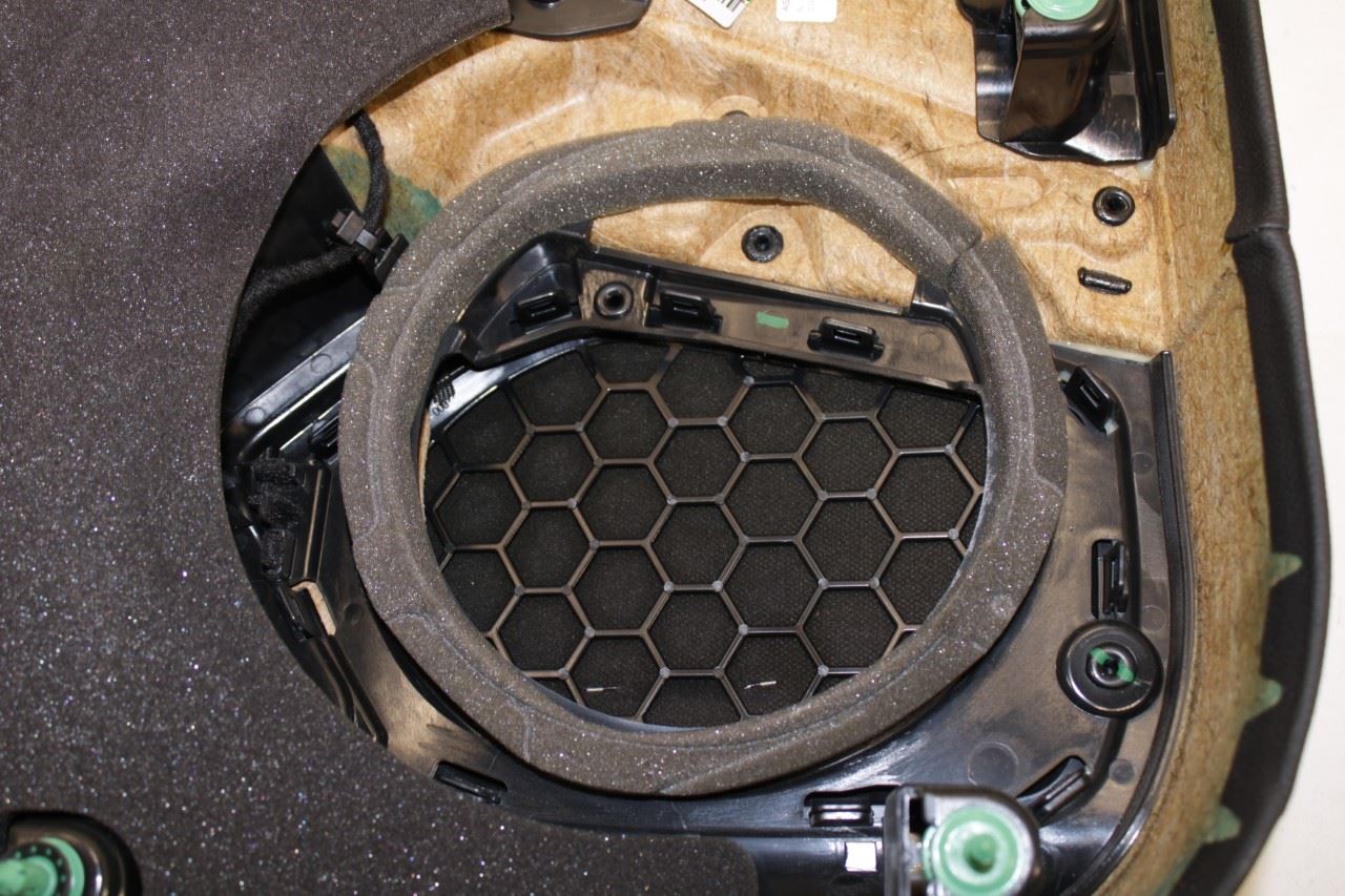 2014-2020 Maserati Ghibli S Q4 Front Right Passenger Door Trim Panel 670049332 - Alshned Auto Parts