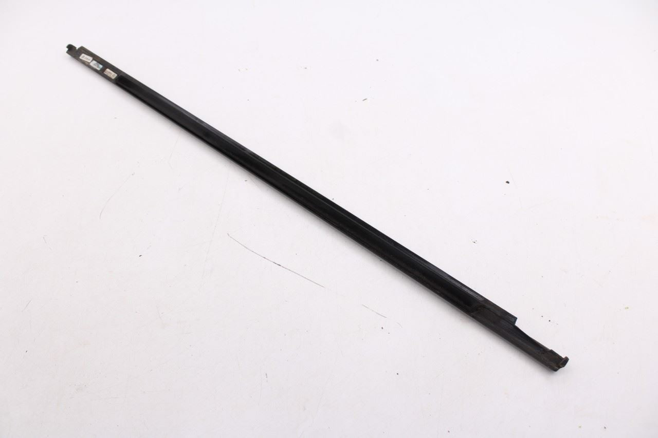11-18 Porsche Cayenne S Rear Right Door Outer w/ Inner Belt Molding Weatherstrip6