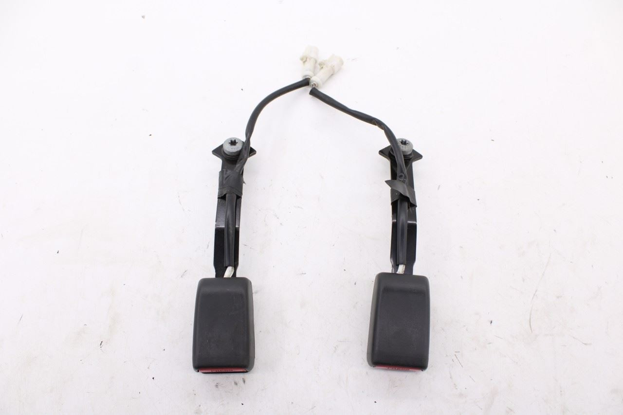 05-12 Ford Mustang Premium Conv V6 RWD Front Right and Left Seat Belt Buckle Set0