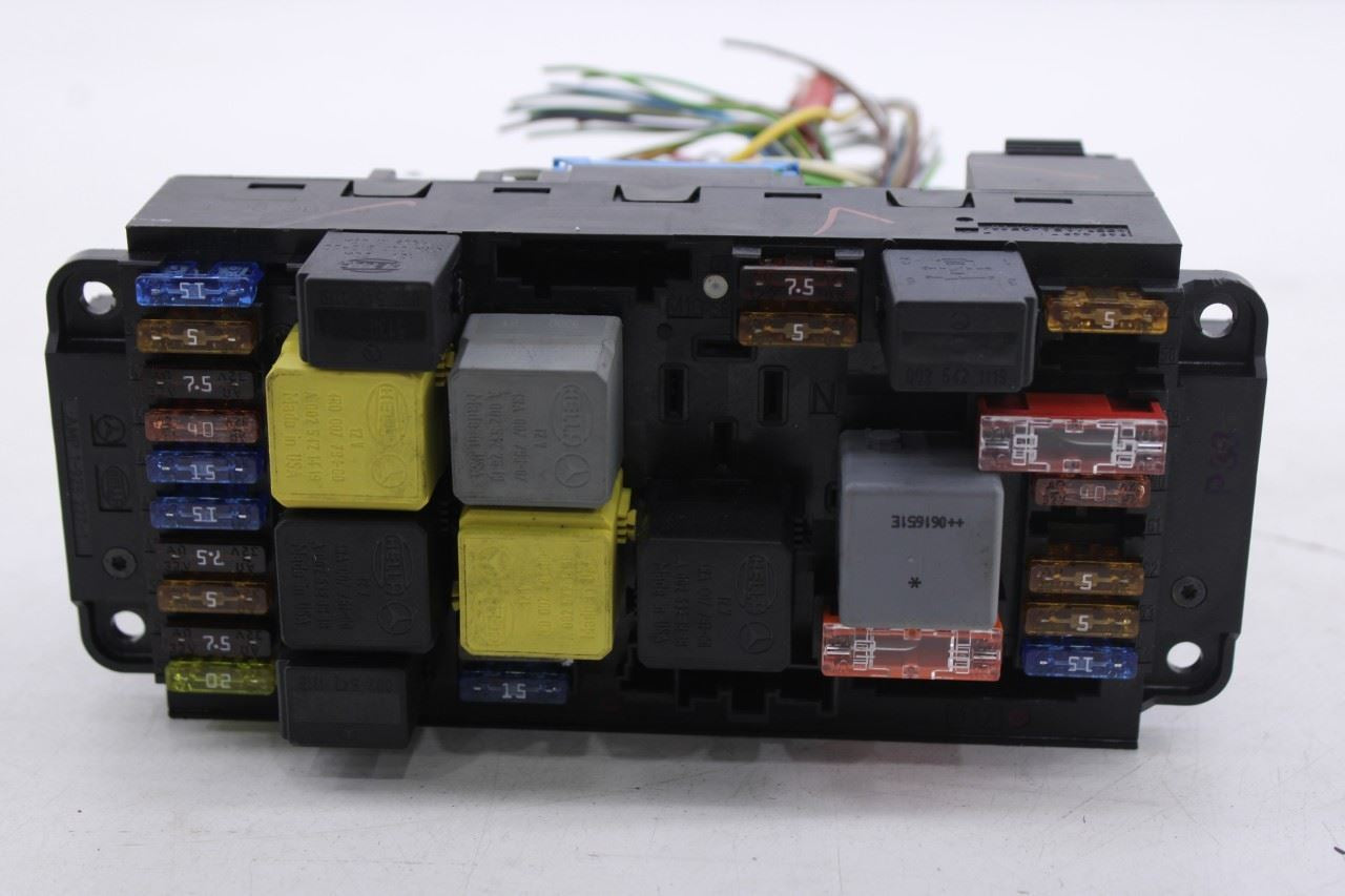 06-09 Mercedes-Benz CLK 350 3.5L RWD Front SAM Module Fuse Relay Junction Block9