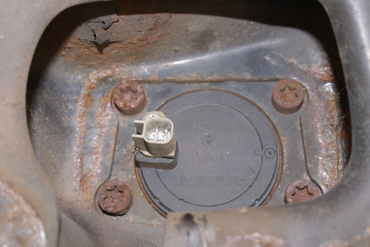 15-16 Volvo S60 T5 Premier FWD Rear Left Side Trailing Arm w Spindle Knuckle Hub - Alshned Auto Parts