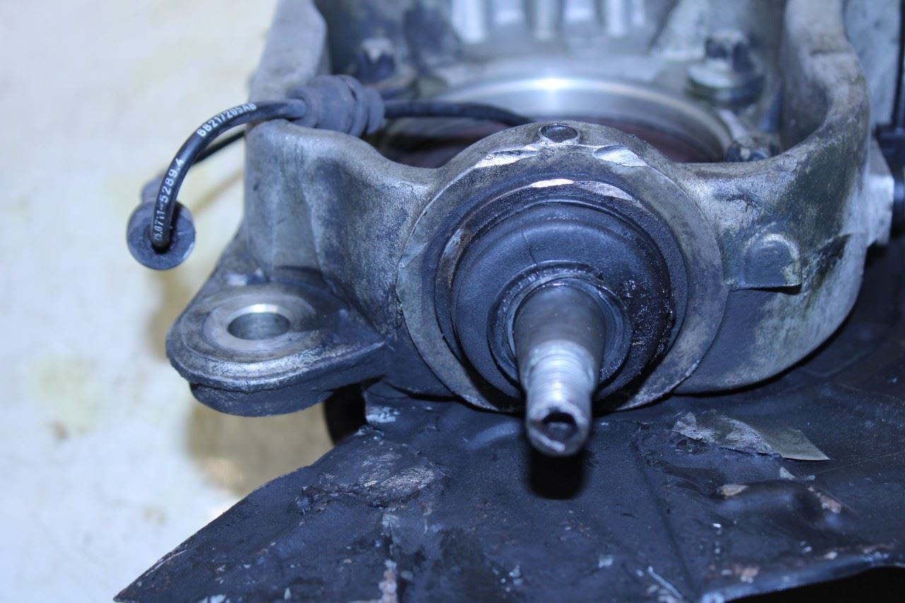 2014-18 Jeep Cherokee 75th Anniversary Front Right Spindle Knuckle Hub 4877206AE - Alshned Auto Parts