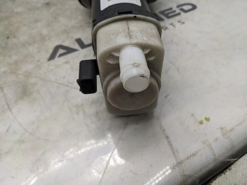 2008-16 Chrysler Town Country Fuel Vapor Evaporator Emission Canister 05147119AC4