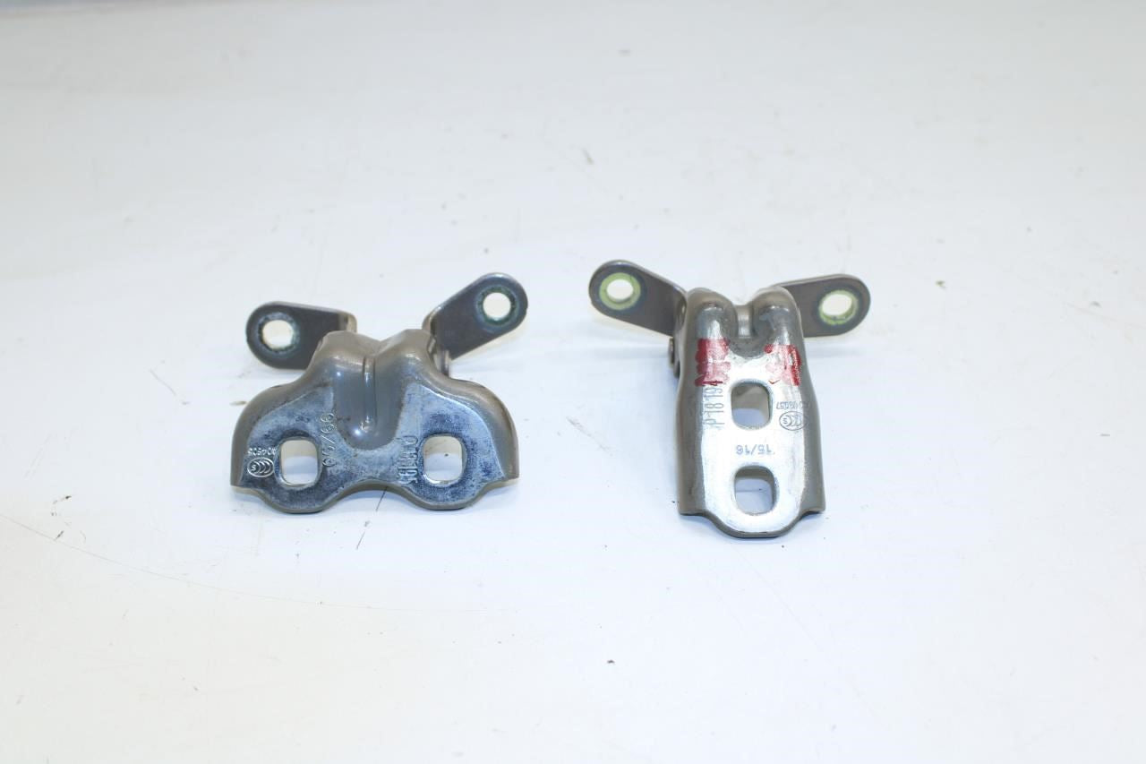2017-2020 Buick Encore Front RH Side Door Hinge Upper and Lower Set 13577115 OEM - Alshned Auto Parts