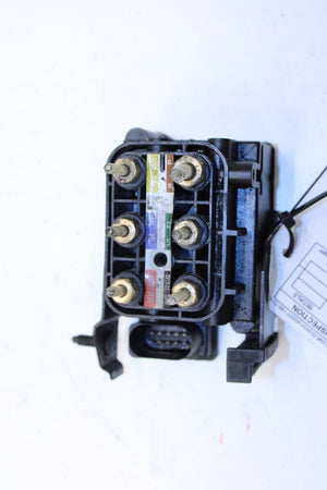 07-17 Mercedes-Benz S550 Air Suspension Supply Valve Block Module 212-320-03-58