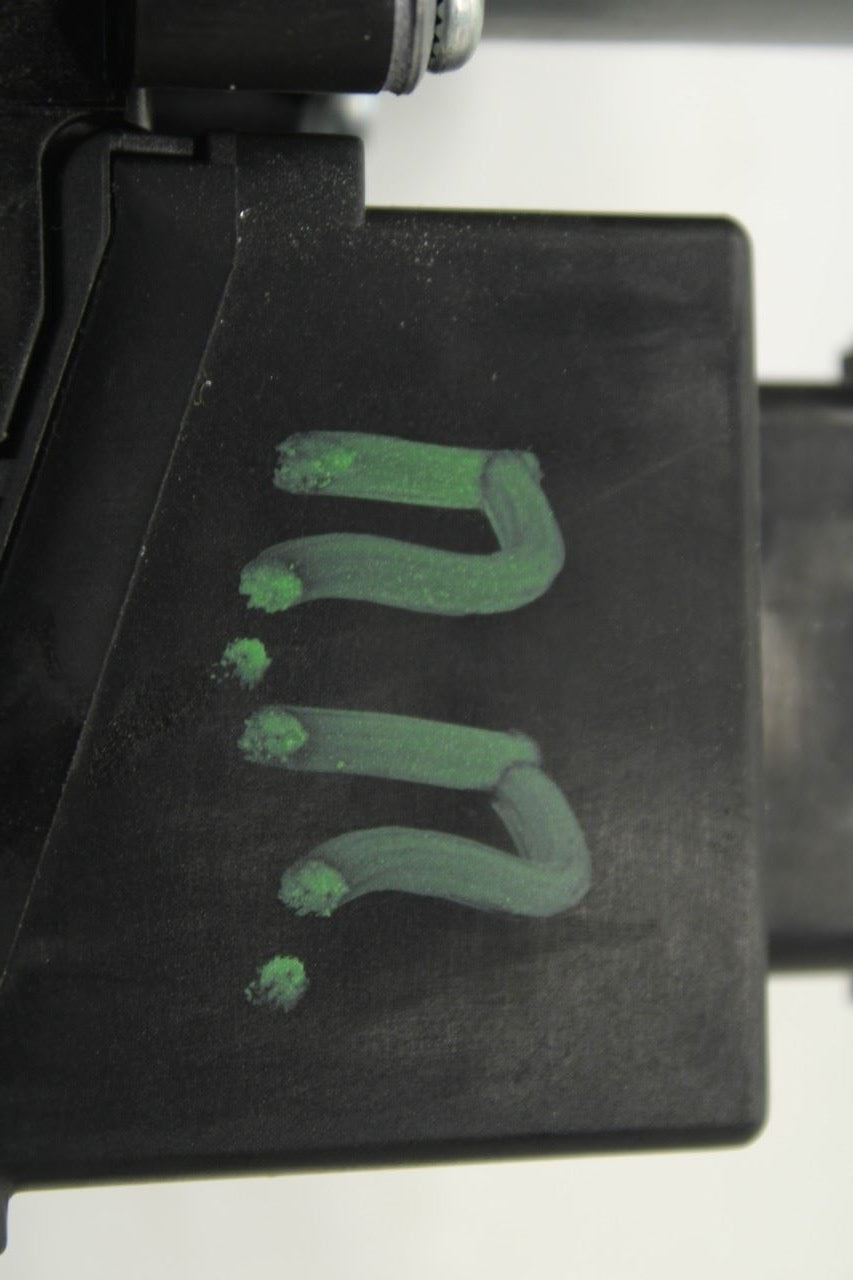 2019-2020 KIA Sorento LX Front Right Door Power Window Motor 82460-C5220 OEM - Alshned Auto Parts