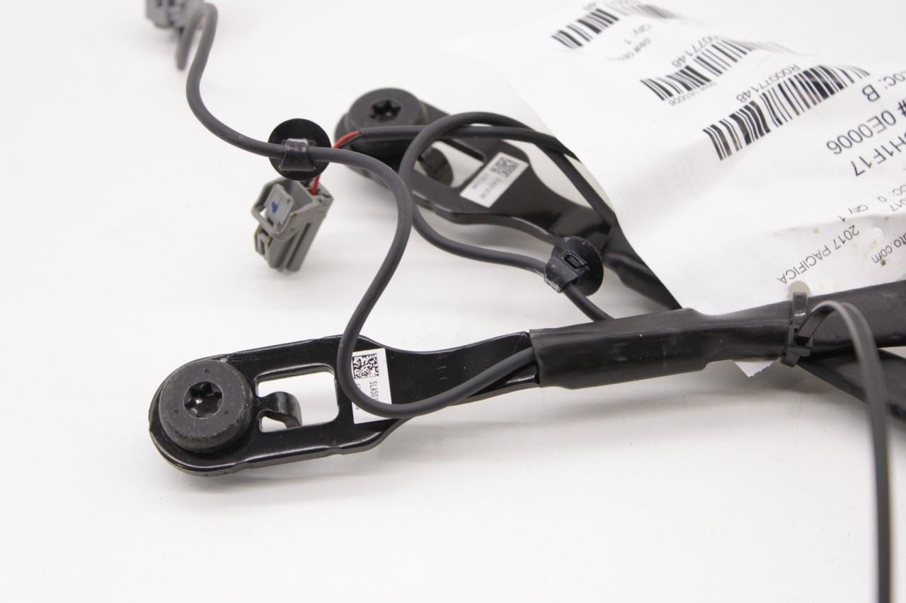 17-19 Chrysler Pacifica Limited Front RH and LH Side Seat Belt Buckle Set *ReaD* - Alshned Auto Parts