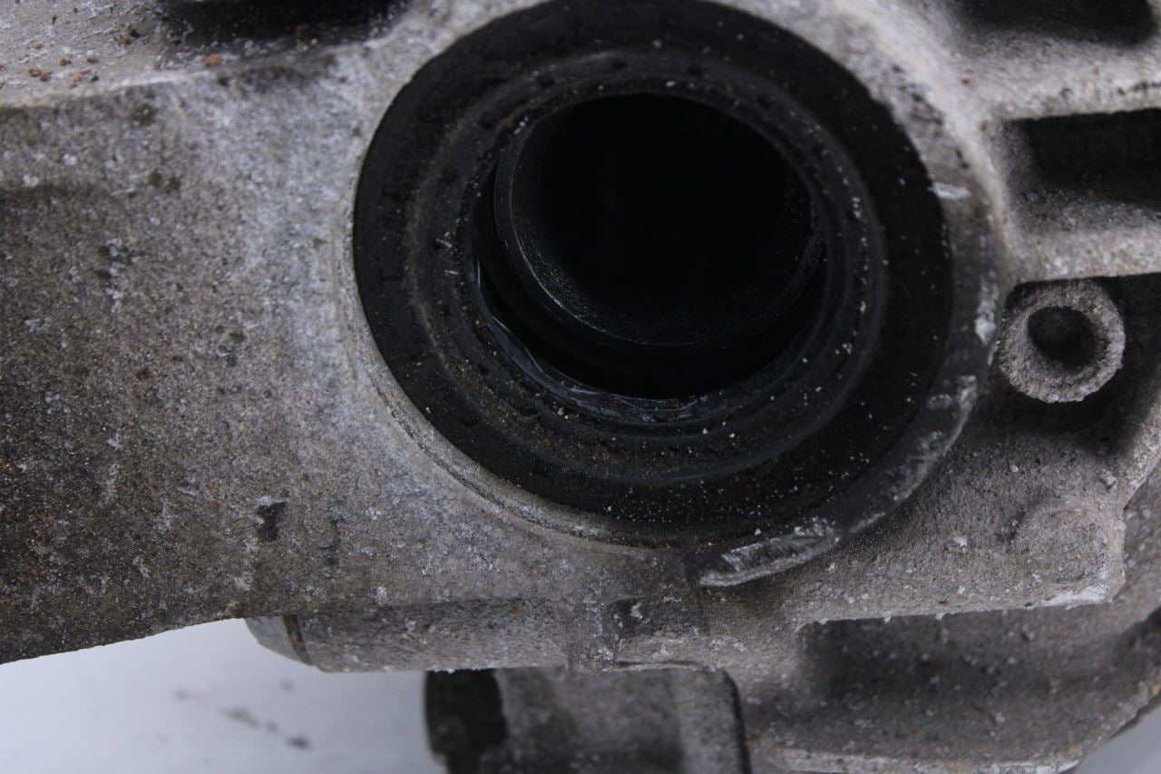 2011-2014 Porsche Cayenne S 4.8L AWD Rear Axle Differential Carrier 3.09 ratio4