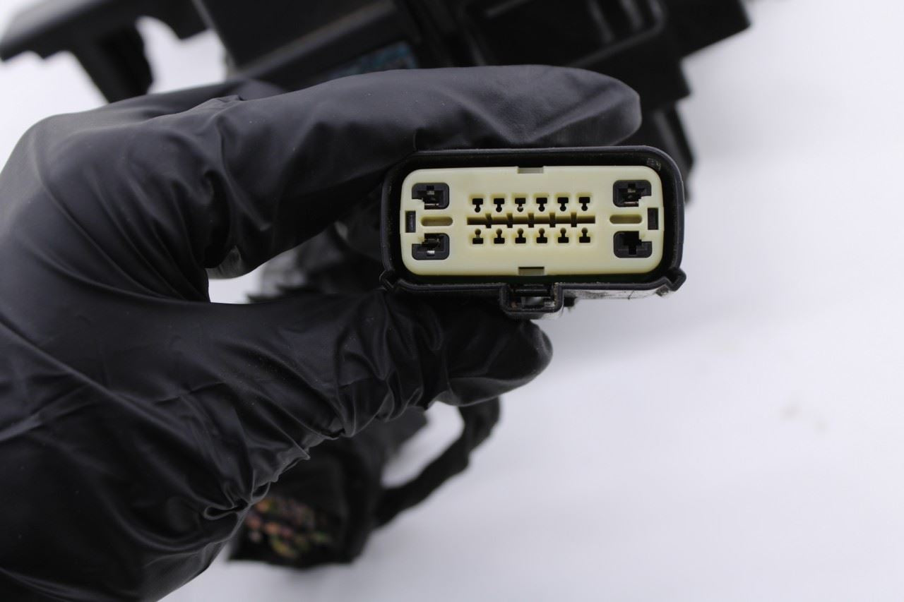2018-23 Ford Mustang GT 5.0L Engine Fuse Relay Junction Box JU5Z-14A003-C *ReaD* - Alshned Auto Parts