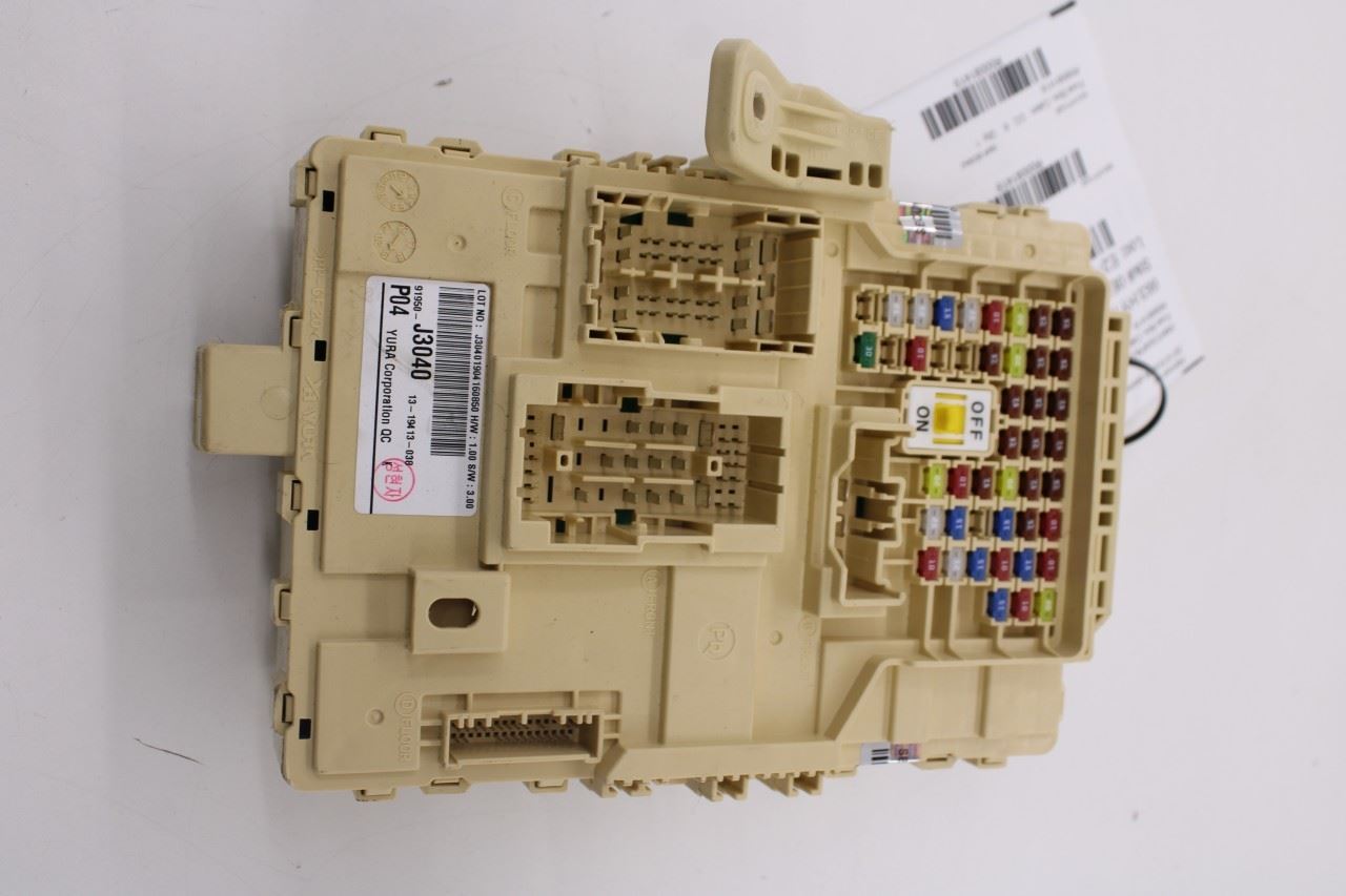 19-21 Hyundai Veloster 2.0L FWD Cabin Instrument Panel Fuse Relay Junction Block2