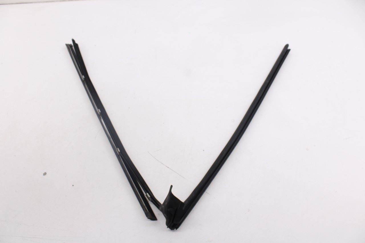 2006-2009 Mercedes-Benz CLK350 Rear Left Quarter Window Molding Strip 20967003383