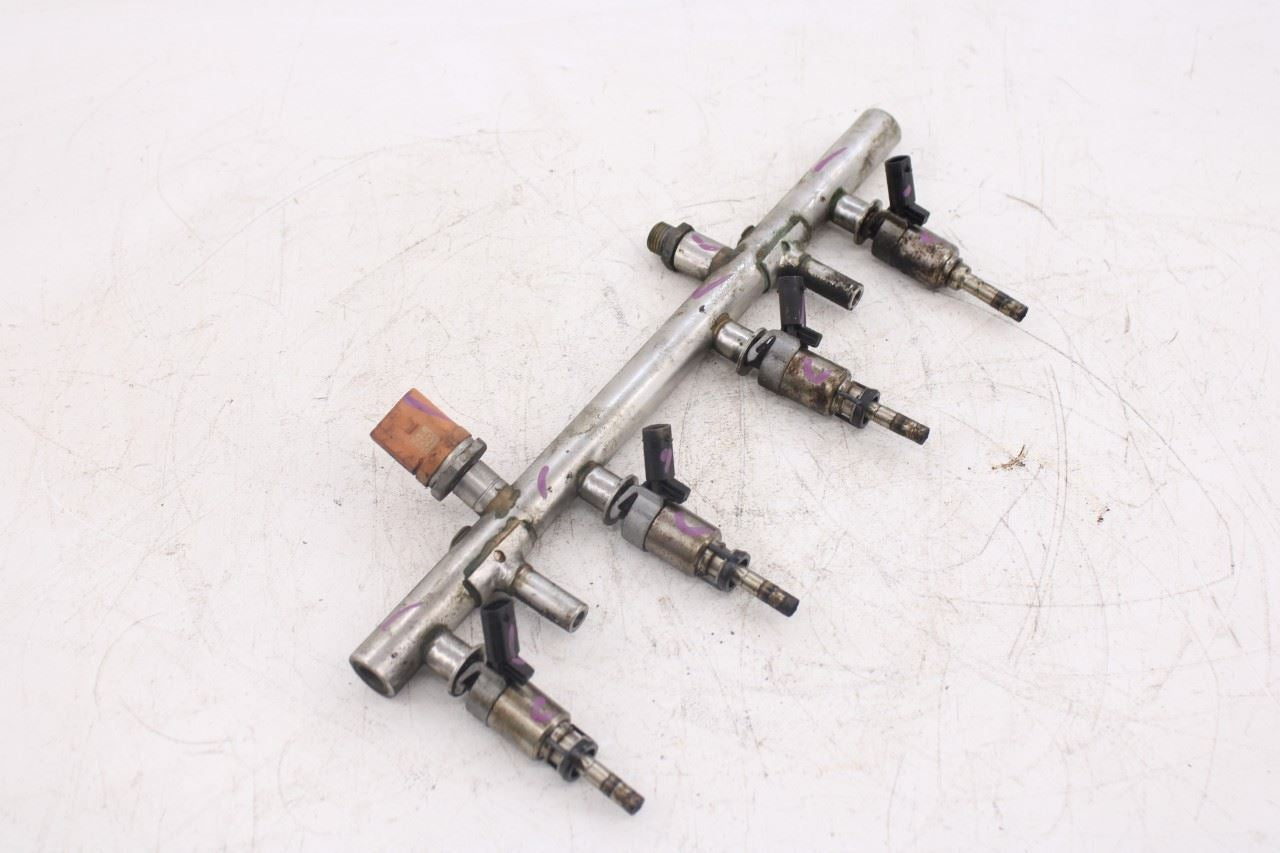 2013-2017 Audi Q5 Premium 2.0L Fuel Rail with Injectors 06H133317D OEM4