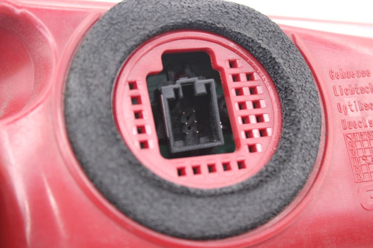 2012-2015 Audi A7 Premium Rear Left Driver Side Tail Light Lamp 4G8-945-095-A9