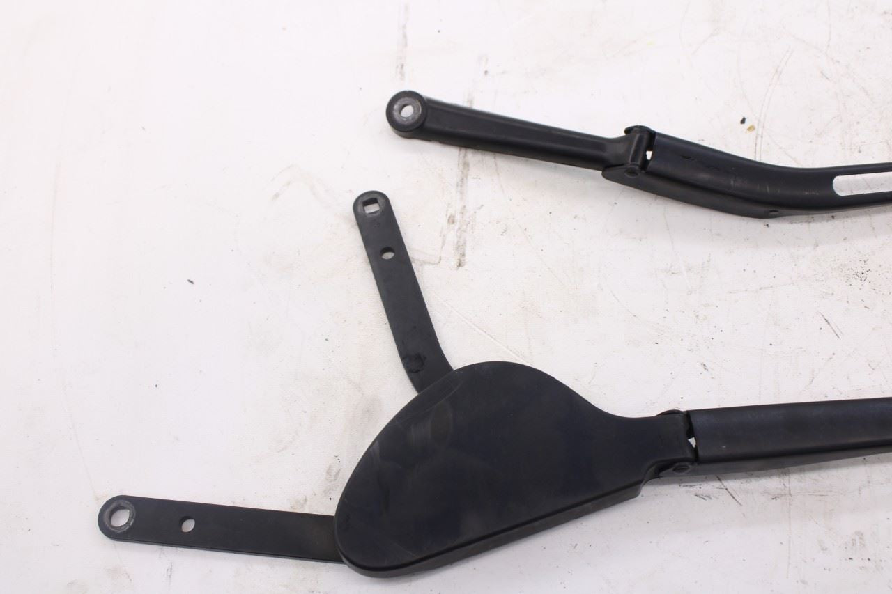 2006-2009 Mercedes-Benz CLK 350 Front Left and Right Side Windshield Wiper Arm1