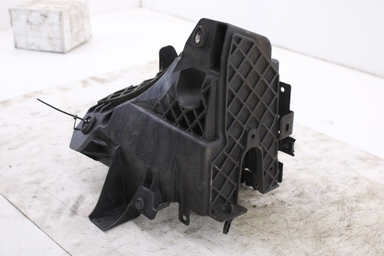2014-15 Dodge Durango SXT 3.6L Engine Power Distribution Center Fuse Box Bracket4
