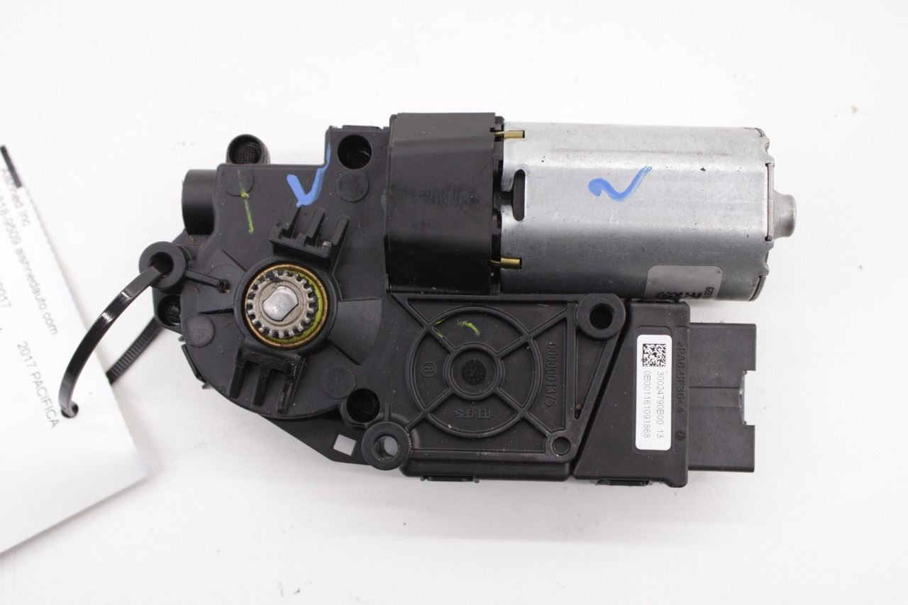 2017-2024 Chrysler Pacifica Limited Right Side Roof Sunroof Motor 68274062AE OEM - Alshned Auto Parts