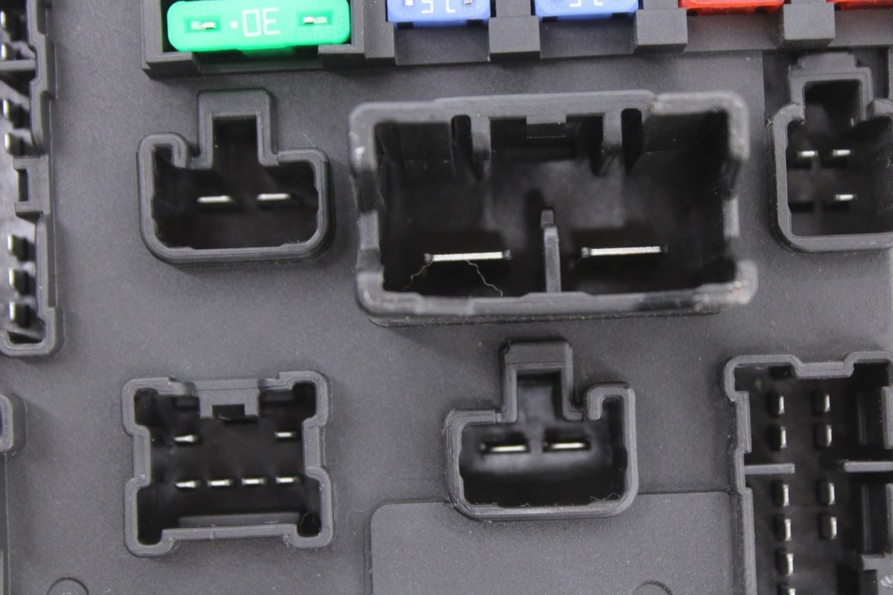 2020-26 Mitsubishi Outlander Sport SE 2.0L Instrument Panel Fuse Junction Block12
