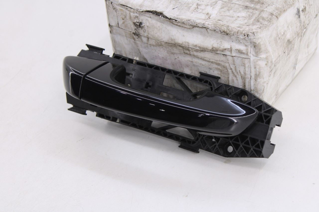 11-18 Porsche Cayenne S 4.8L AWD Front Passenger Right Side Door Exterior Handle3
