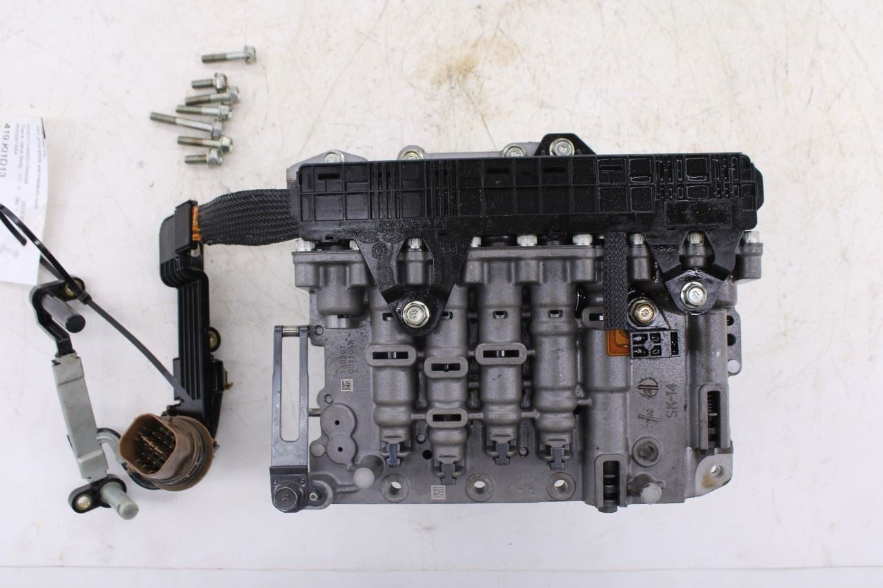 12-13 Kia Soul 2L FWD 6-Spd Auto Transmission Valve Body w/ Oil Pan 46210-3B6111
