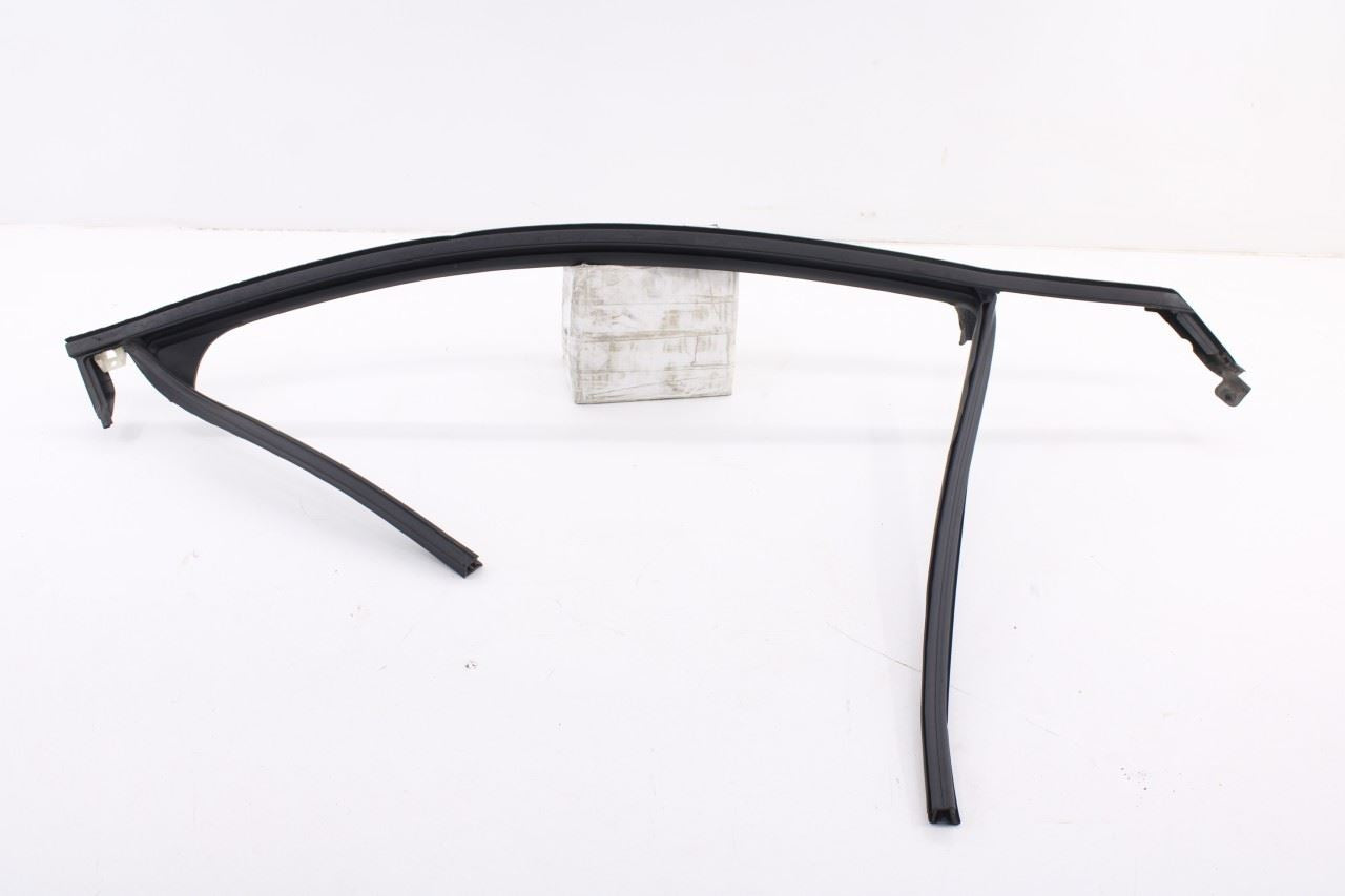 2018-2024 Chevrolet Equinox LT Front Right Side Door Window Run Channel 848665250