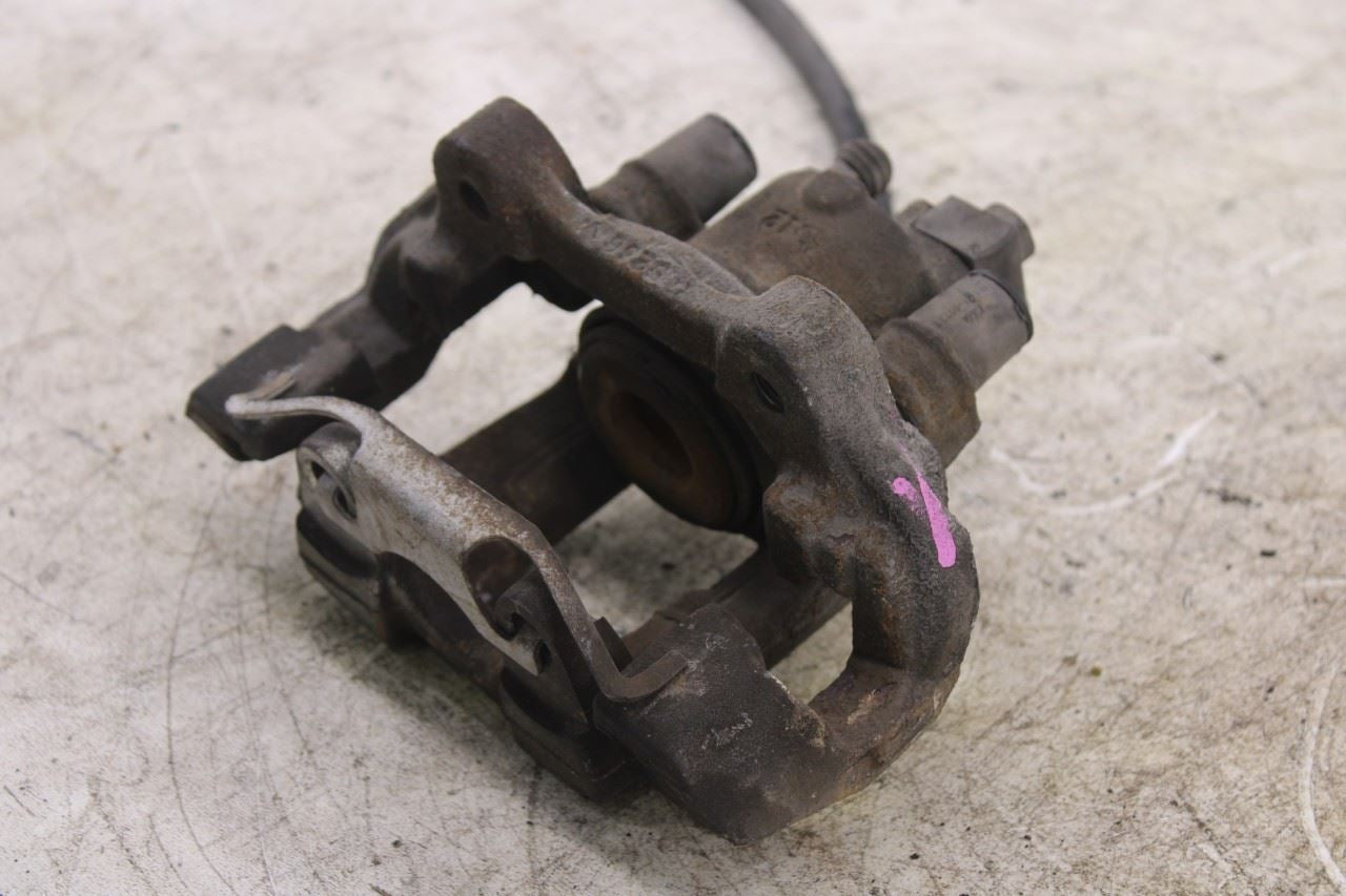 2011-2020 Dodge Durango SXT Rear Left Side Disc Brake Caliper 68052377AA OEM11