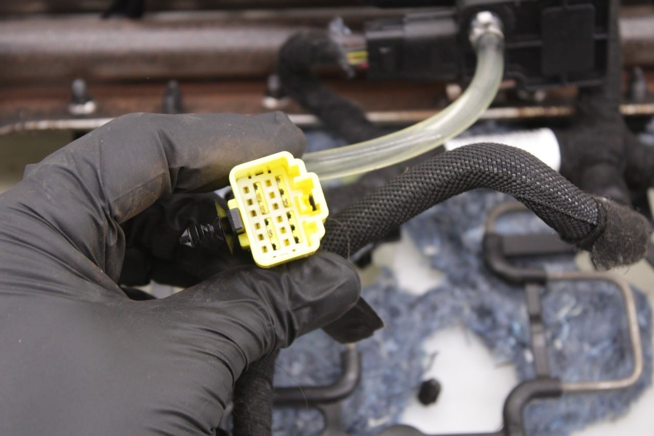 2014-22 Jeep Cherokee Limited Front Passenger Right Side Seat Lower Track Frame - Alshned Auto Parts