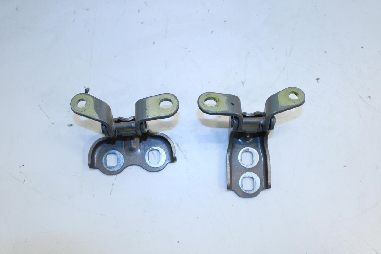 2017-2020 Buick Encore Front RH Side Door Hinge Upper and Lower Set 13577115 OEM - Alshned Auto Parts