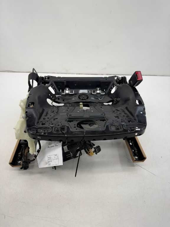 2011-18 Porsche Cayenne S 4.8L Front Passenger Right Side Seat Lower Track Frame3