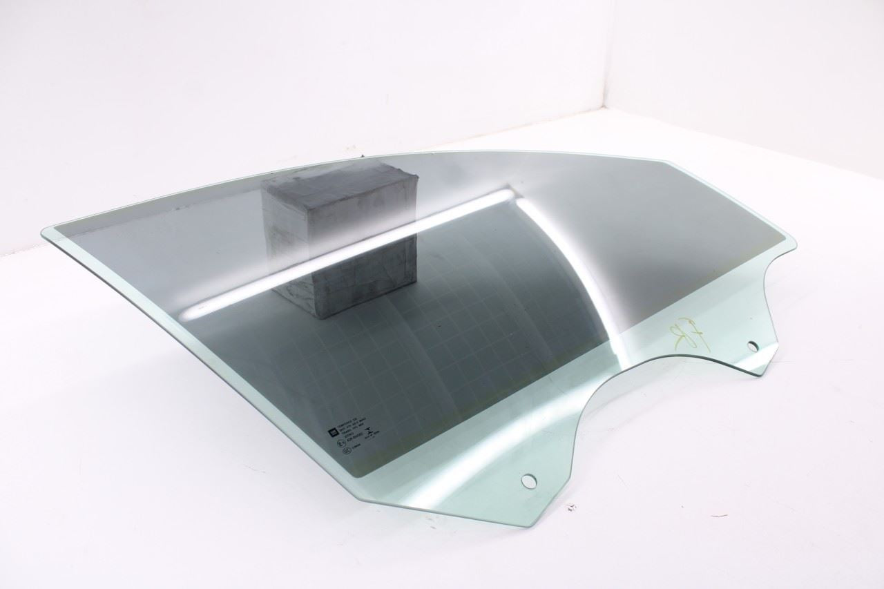 2018-24 Chevrolet Equinox LT Front Right Door Window Movable Glass 84398671 OEM2