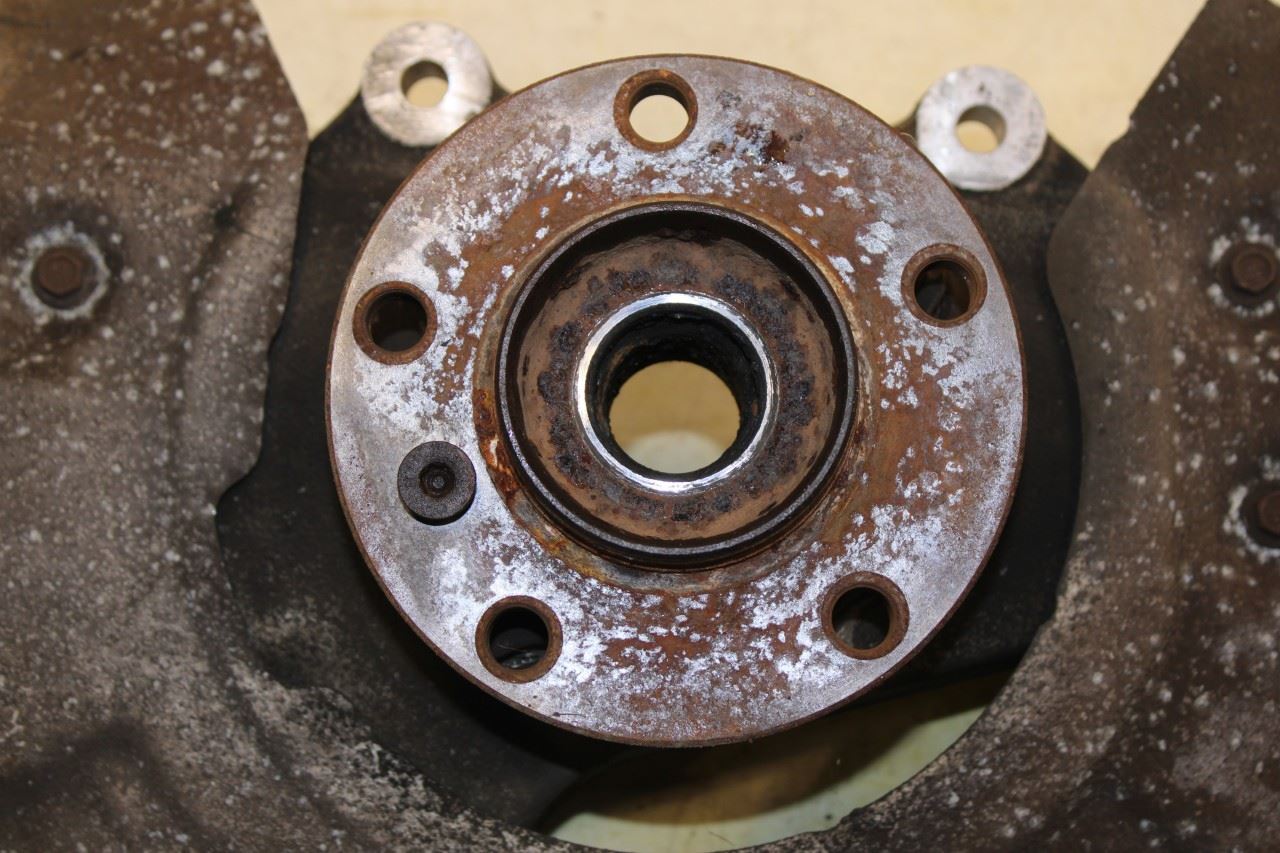 2010-2015 BMW 750Li xDrive Front Right Side Spindle Knuckle Hub 31216777750 OEM - Alshned Auto Parts
