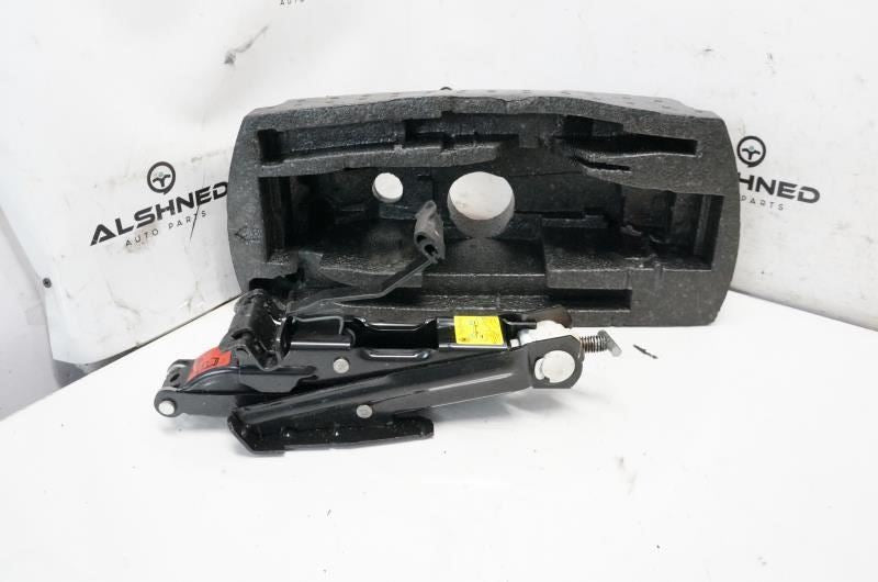 2006-2010 Volkswagen Beetle 2.5L Lift Jack and Tool Kit w/ Foam Holder Container - Alshned Auto Parts