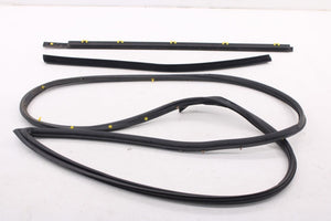 2019-21 Hyundai Veloster Front Right Door Weatherstrip w/ Belt Weatherstrip Set