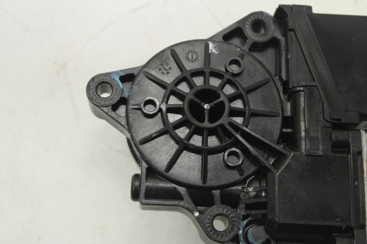 2019-2020 KIA Sorento LX Rear Right Door Power Window Motor 83460-C5220 OEM - Alshned Auto Parts