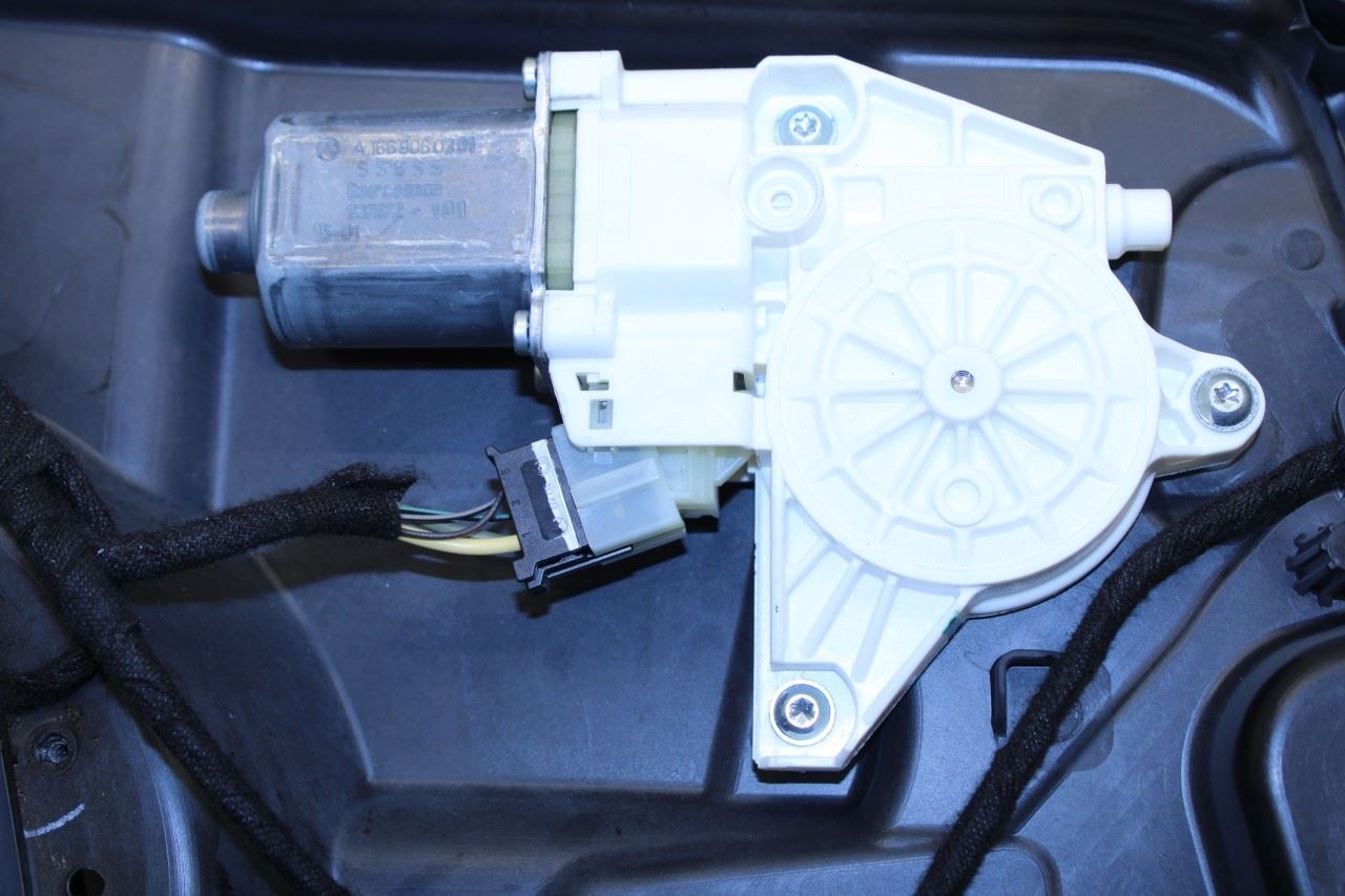 12-15 Mercedes-Benz ML350 FR RH Door Window Regulator w/ Carrier Plate and Motor - Alshned Auto Parts