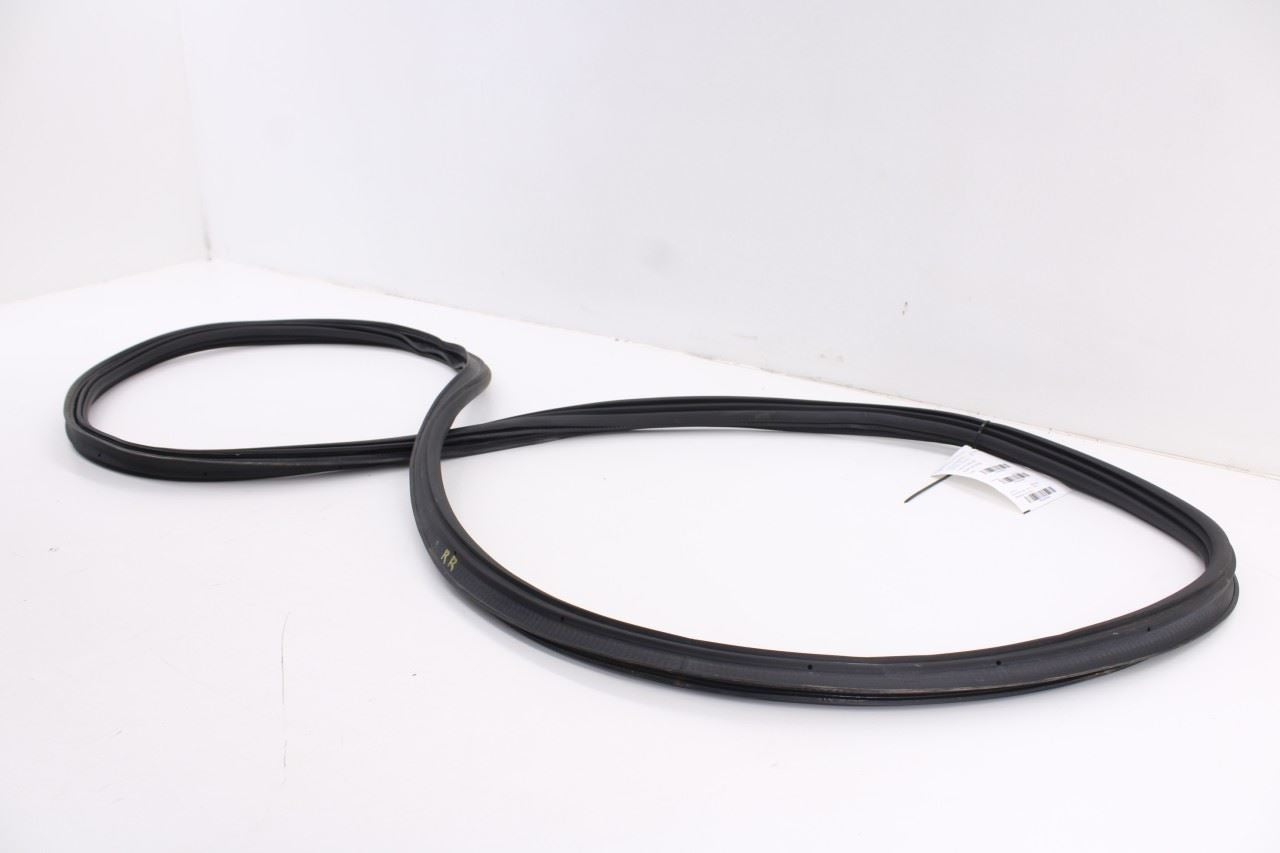 2020-26 Ford Explorer Interceptor Liftgate Tailgate Back Door Weatherstrip Seal3