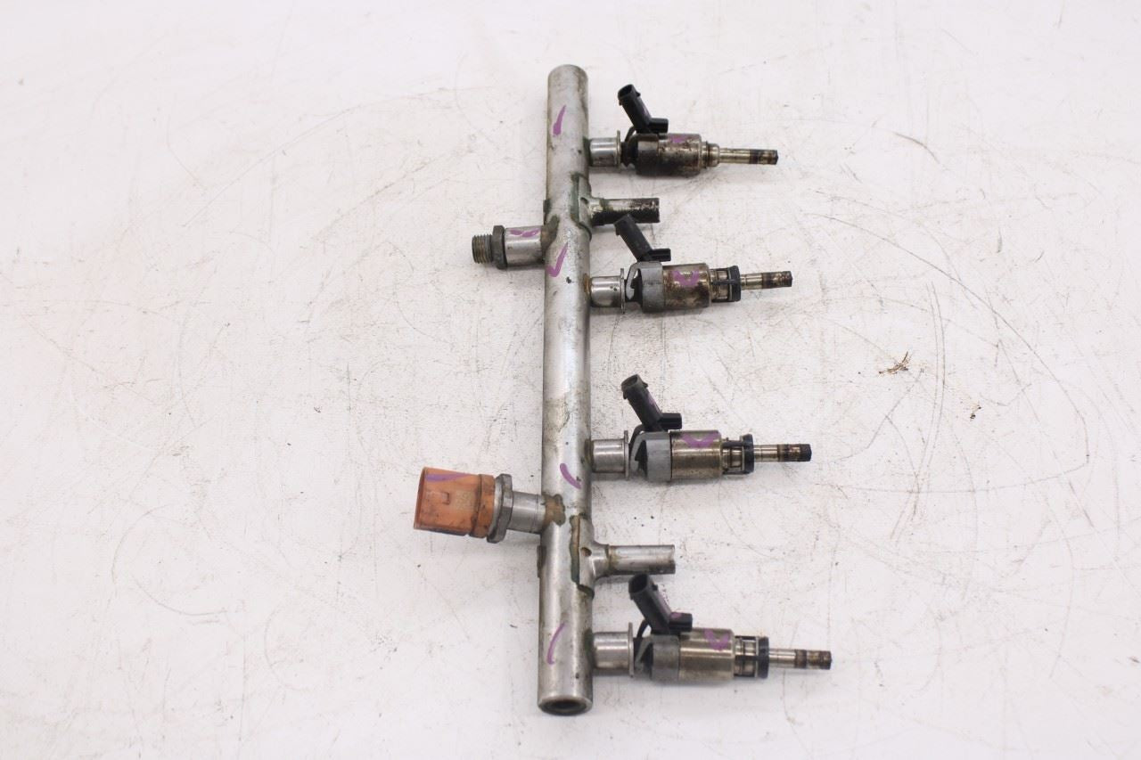 2013-2017 Audi Q5 Premium 2.0L Fuel Rail with Injectors 06H133317D OEM5