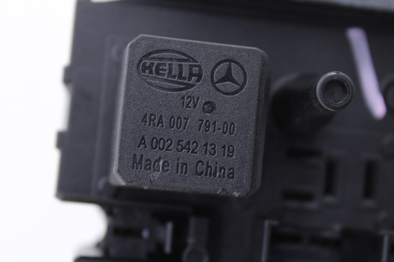 2010-16 Mercedes-Benz E350 Luxury 3.5L Rear Trunk SAM Fuse Relay Junction Block8