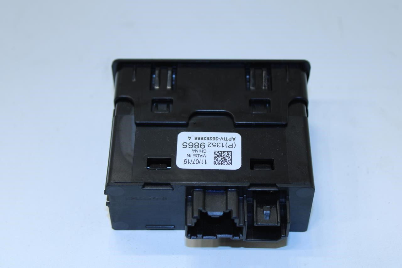 19-24 Chevrolet Equinox LT Center Console USB HUB Audio Auxiliary Jack 13529865 - Alshned Auto Parts