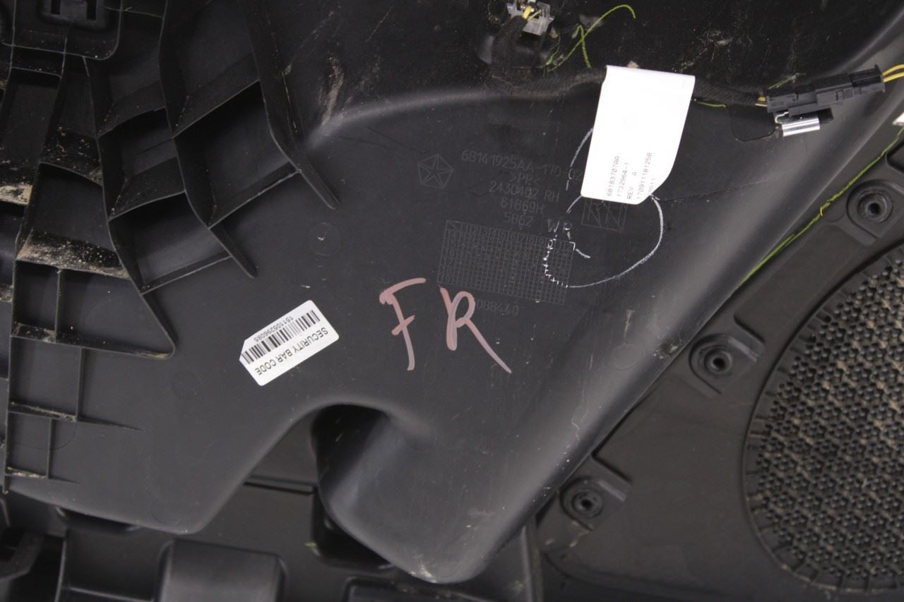 2017-2018 Jeep Cherokee Limited Front Right Side Door Trim Panel 6MD222X9AA OEM - Alshned Auto Parts