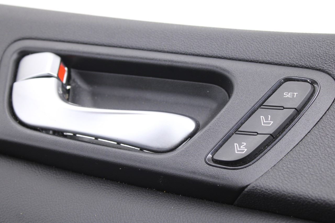 2016-2018 Kia Optima EX Front Left Driver Side Door Trim Panel 82301-D5280BF910