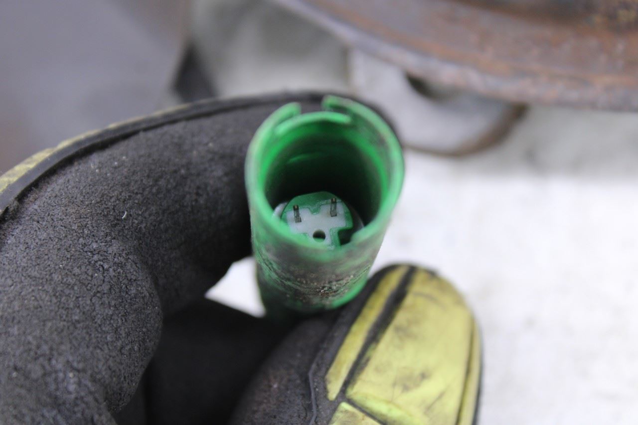 2010-12 Land Rover Range Rover HSE 5.0L 4WD Rear Right Side Spindle Knuckle Hub - Alshned Auto Parts