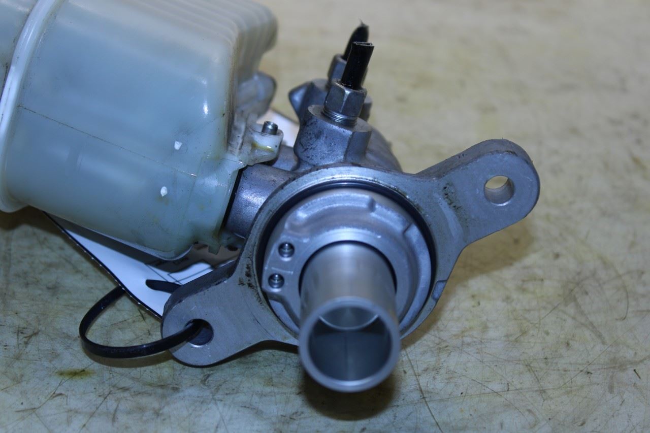 2014-2018 Jeep Cherokee 75th Anniversary 3.2L Brake Master Cylinder w/ Reservoir - Alshned Auto Parts