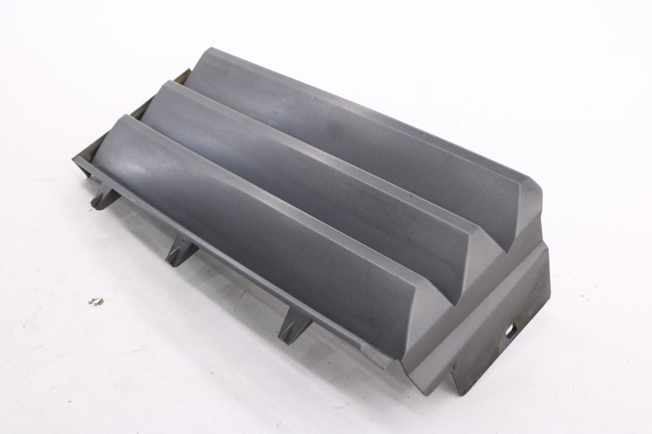 2010 Land Rover Range Rover HSE Front Right Side Fender Vent Grille LR011352 OEM3