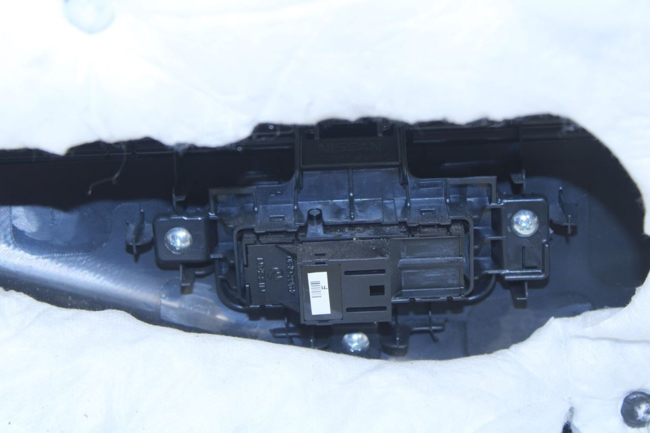 2015-2018 Nissan Murano Platinum Front Left Driver Door Trim Panel 80901-5AD2D - Alshned Auto Parts