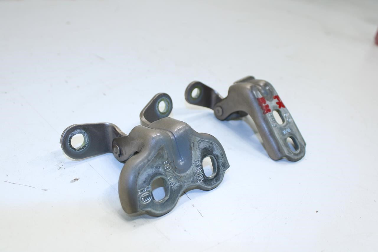 2017-2020 Buick Encore Front RH Side Door Hinge Upper and Lower Set 13577115 OEM - Alshned Auto Parts