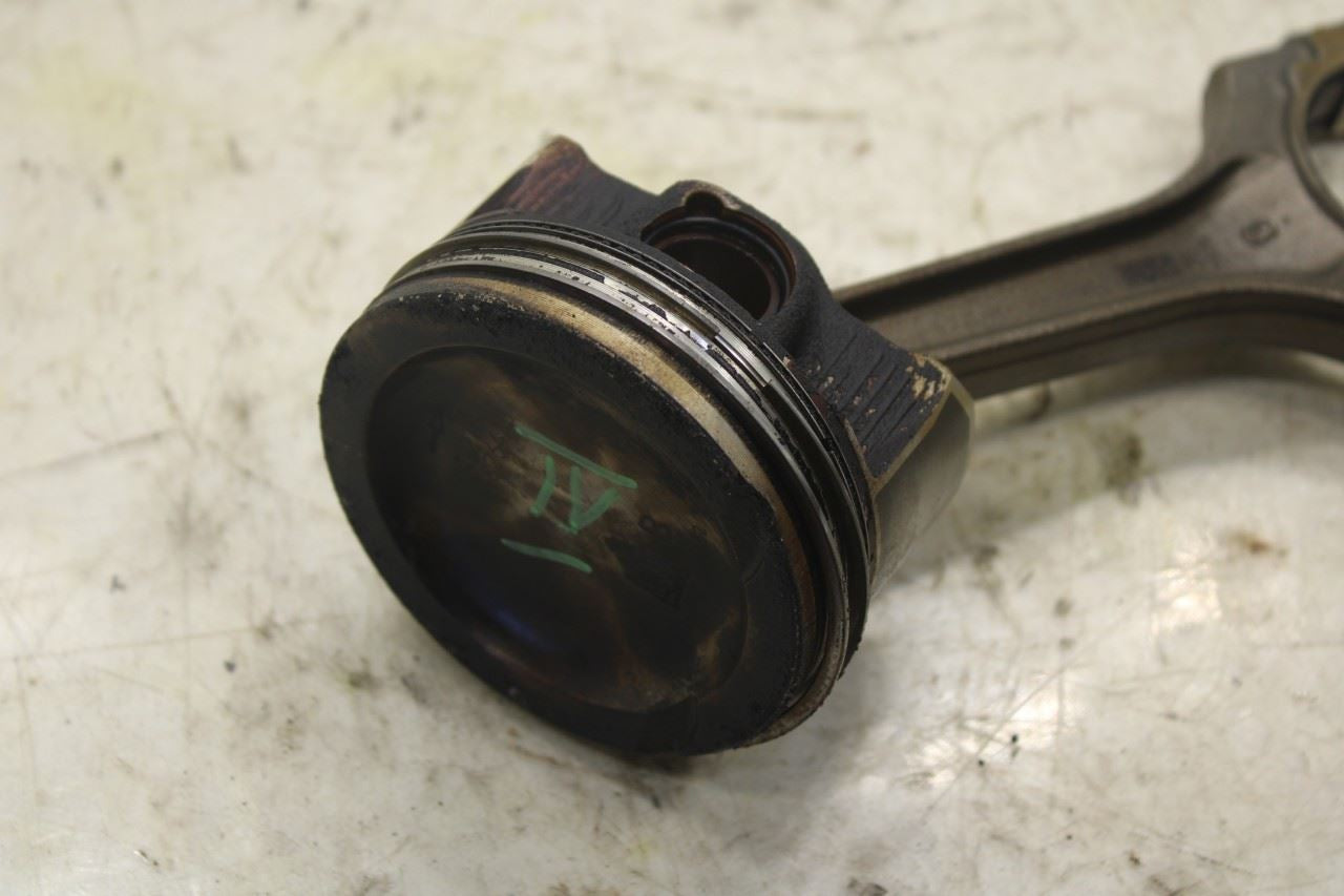 2017-22 Alfa Romeo Giulia Ti 2.0L AWD Engine Piston 4 w/ Connecting Rod 50052788 - Alshned Auto Parts